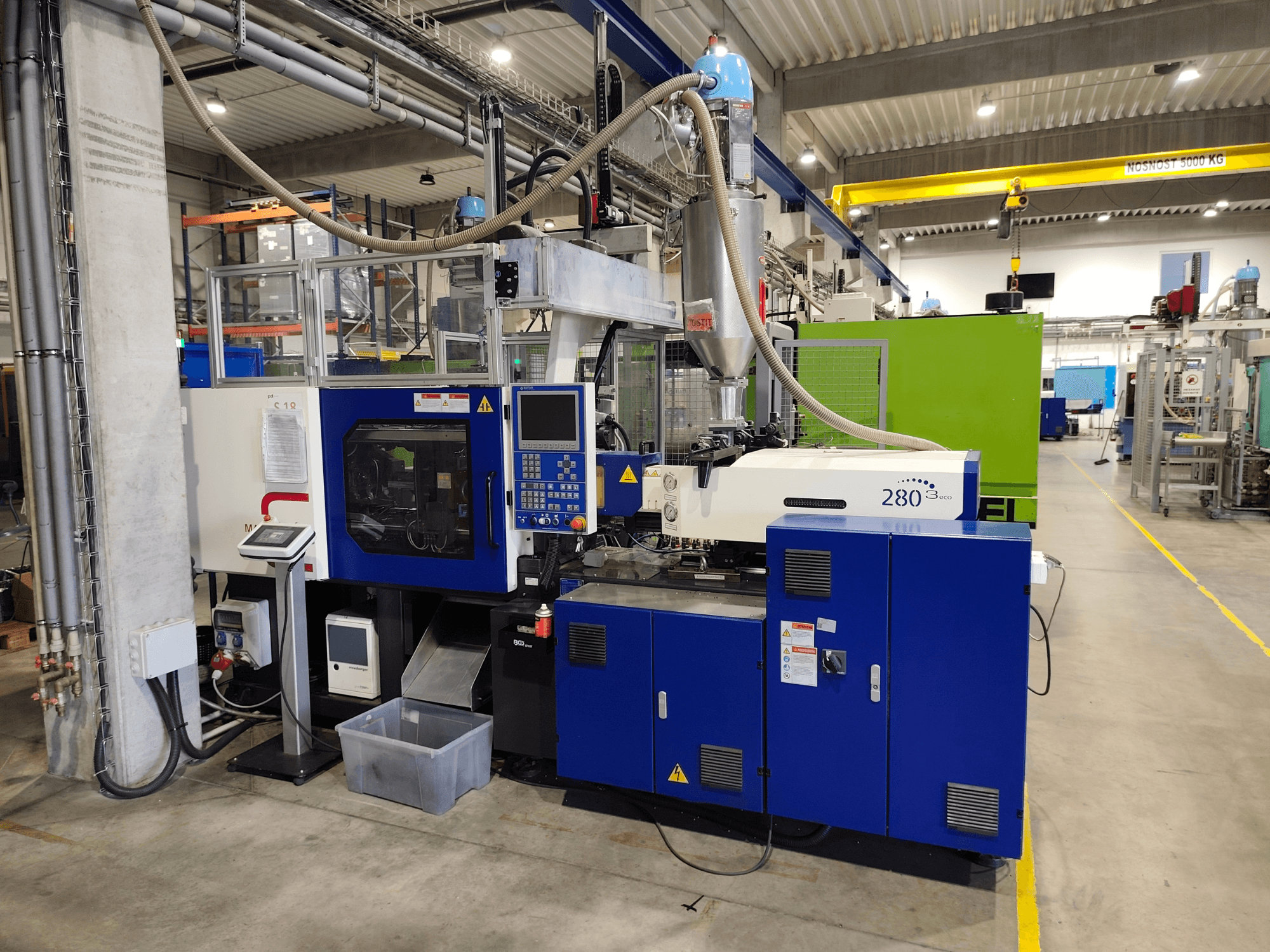 Hydraulic injection moulding machine HAITIAN Mars III MA 900/280 A ECO, side view, showing controls and feeding unit.