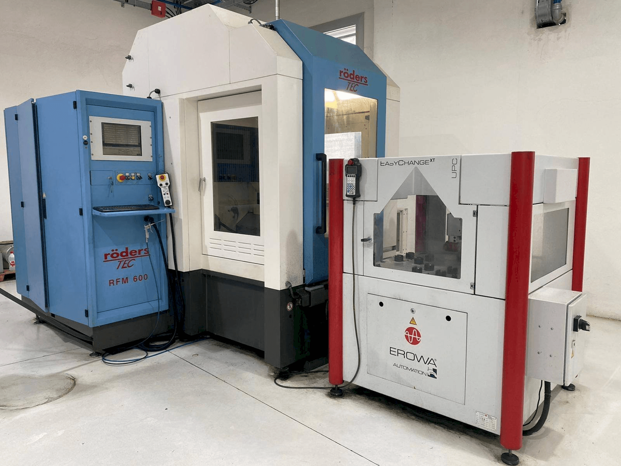 Front view of Roders RFM 600 machine