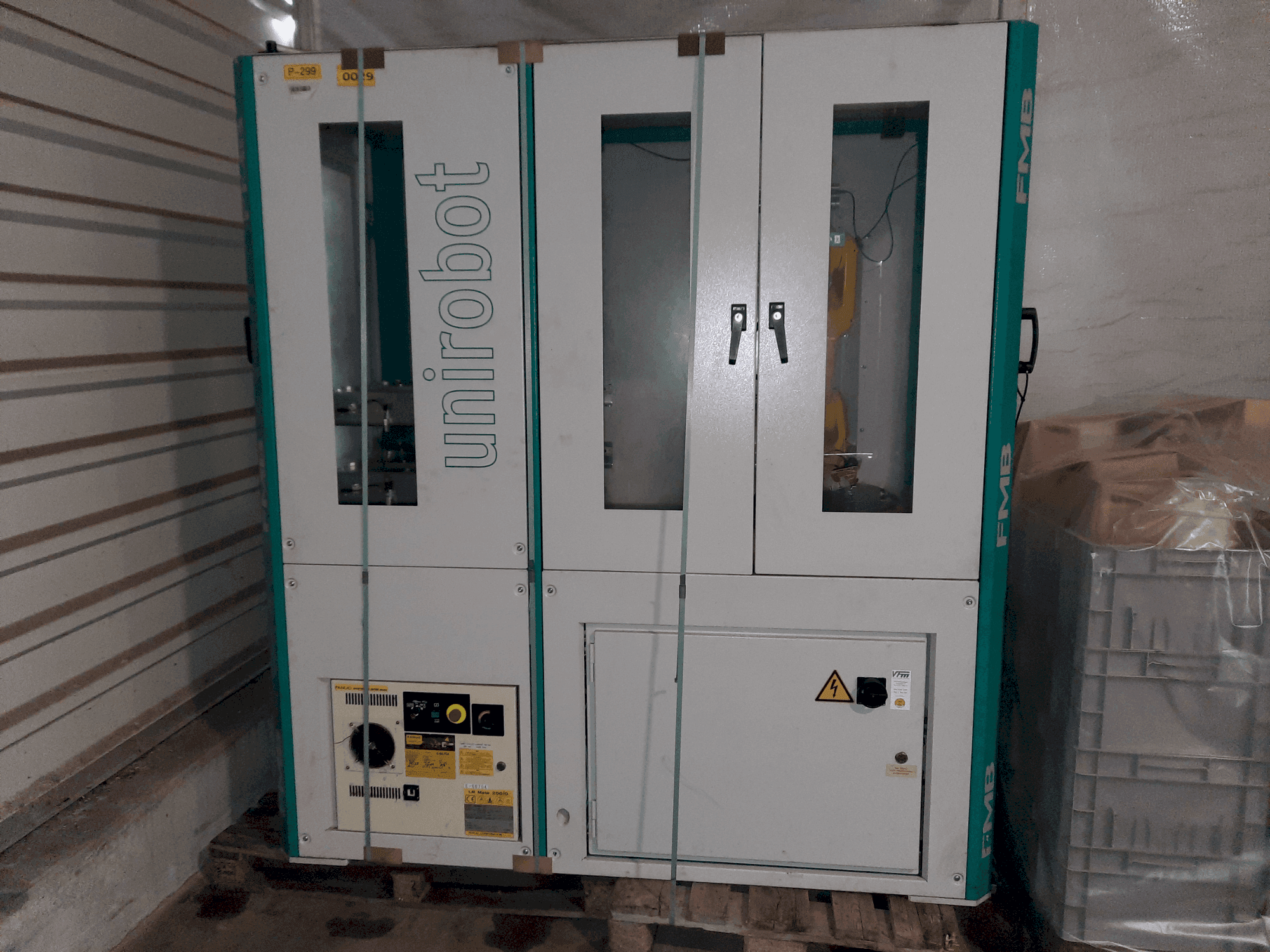 Front view of FANUC R30-iB Mate A05B-2651-B011 machine