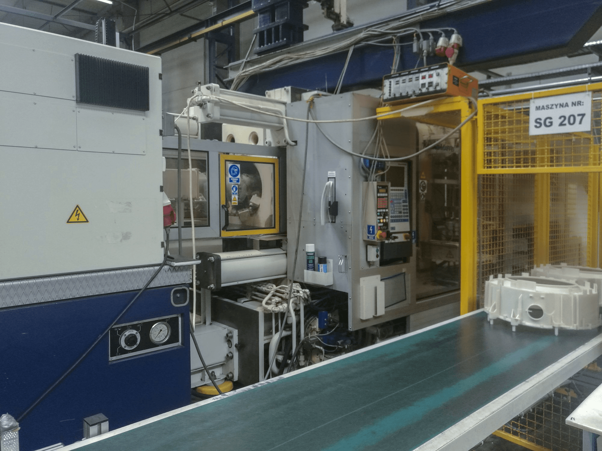 Left view 1 of Krauss Maffei 800-8000 MC machine