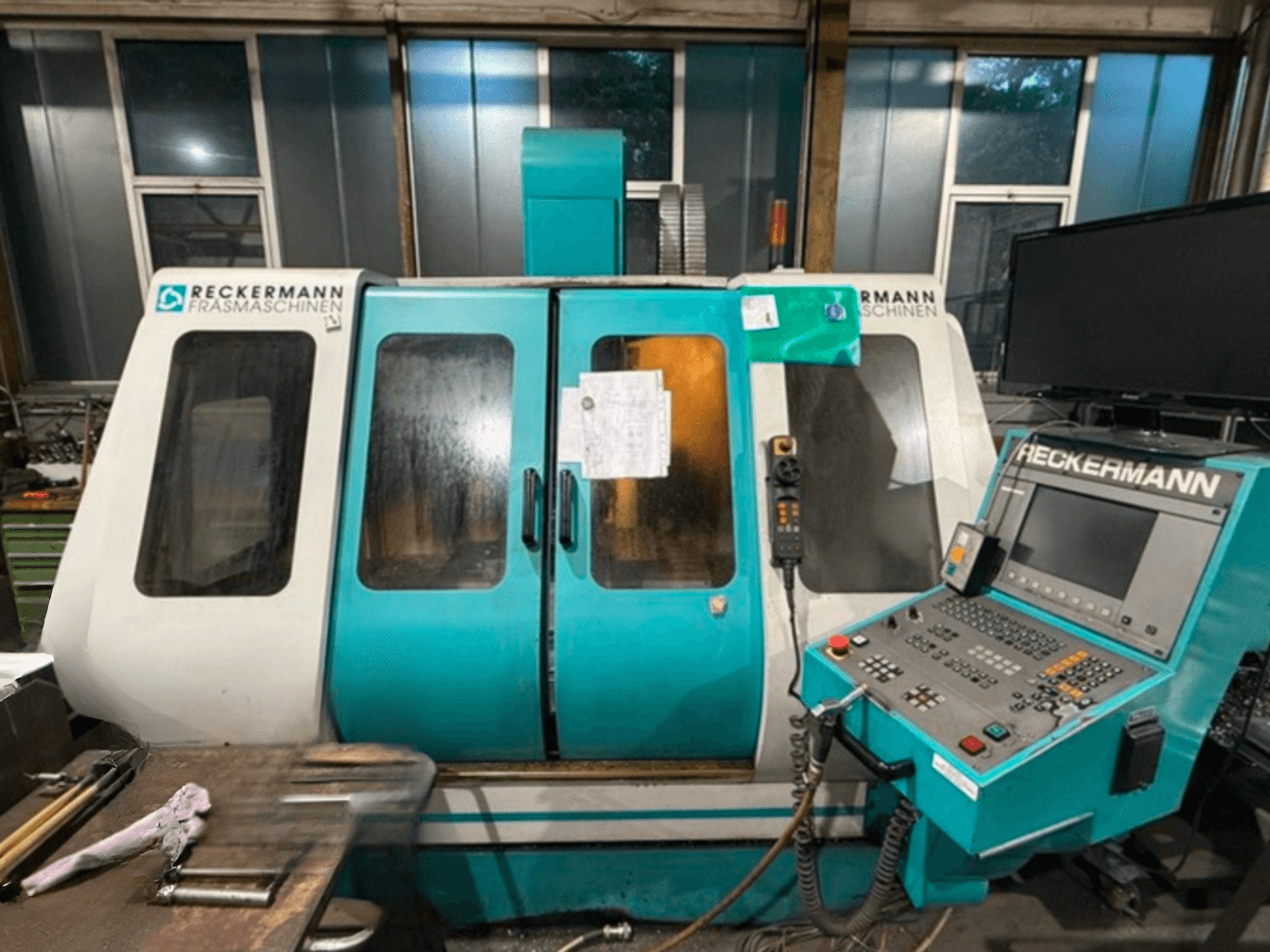 RECKERMANN VMC 850 Universal Machining Centre, front view showing control panel and glass doors.