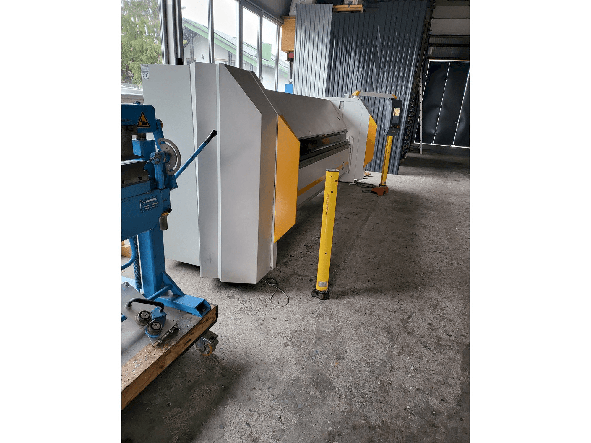 Left view of RAS FLEXIbend 73.40 machine